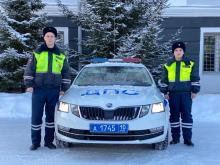 Автоинспекторы Прионежского района оказали помощь при тушении пожара в жилом доме